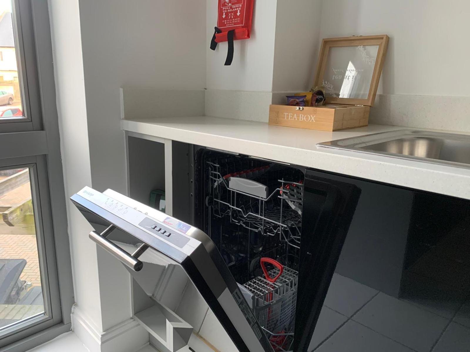 Luxury 2 Bedroom Northampton Townhouse With Balcony ภายนอก รูปภาพ